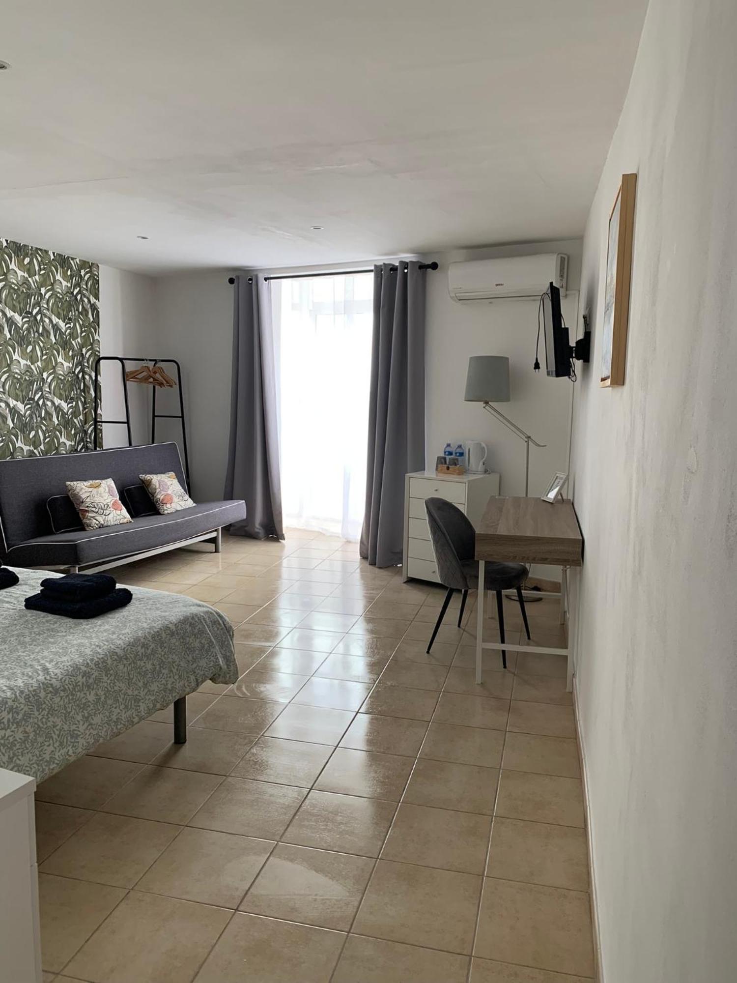 Hostal Casa Michaels Mora d'Ebre Exterior photo